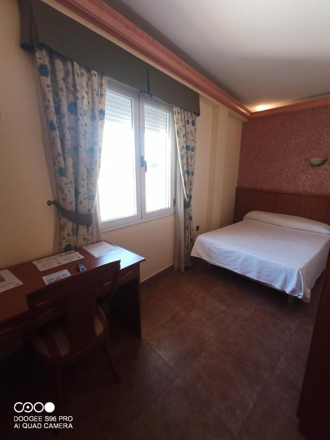 Hotel Real De Castilla Тордесильяс Экстерьер фото