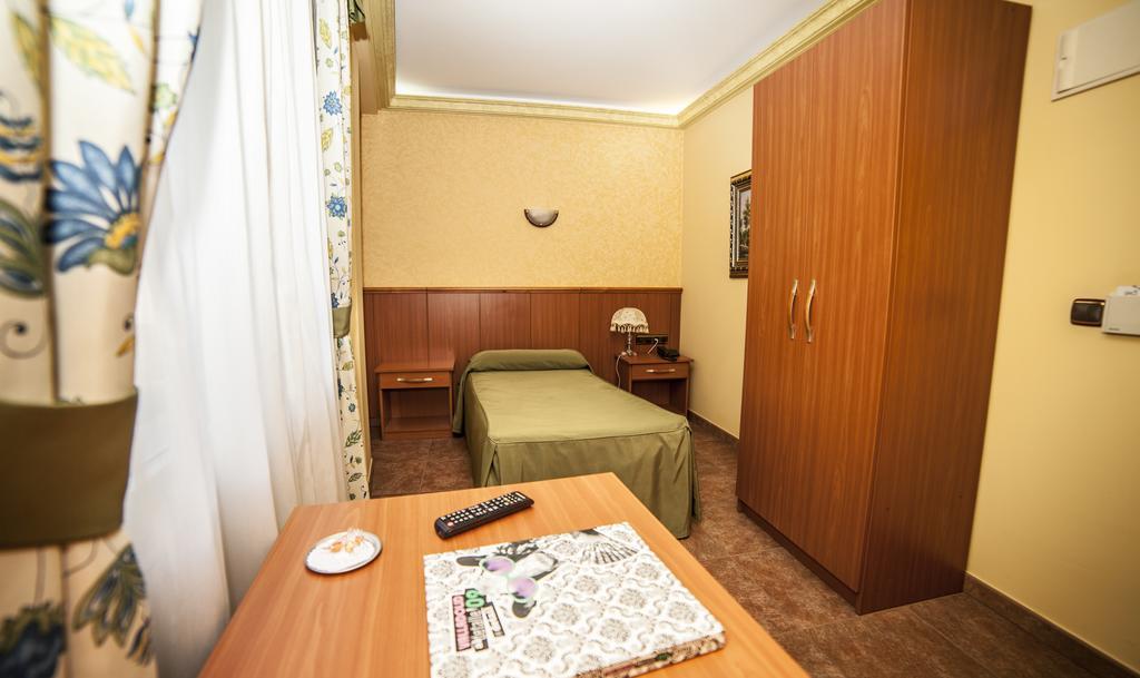 Hotel Real De Castilla Тордесильяс Номер фото