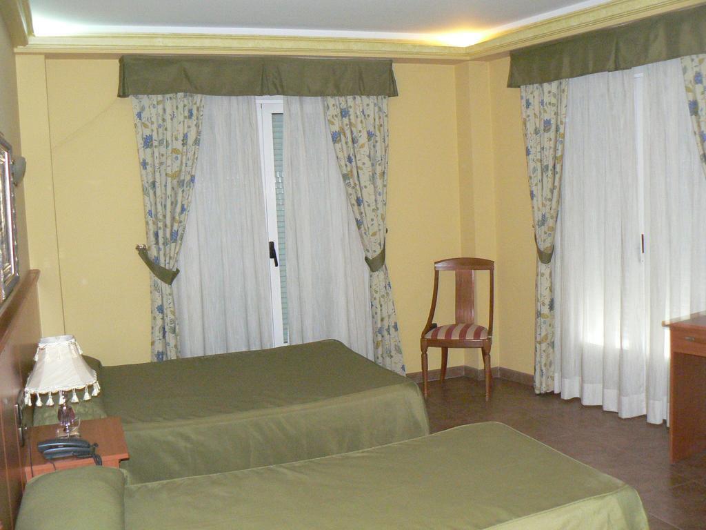 Hotel Real De Castilla Тордесильяс Номер фото