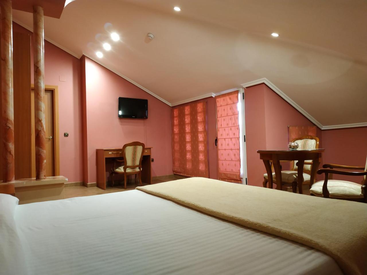 Hotel Real De Castilla Тордесильяс Экстерьер фото