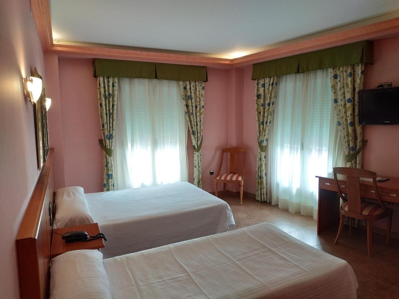 Hotel Real De Castilla Тордесильяс Экстерьер фото